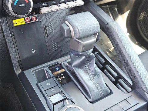 Certified 2025 Toyota Tacoma SR5 AWD/4WD image 17