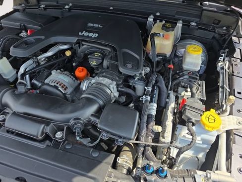 Used 2018 Jeep Wrangler Unlimited Sport S AWD/4WD image 30