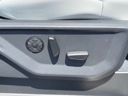 Used 2025 Ford Expedition Platinum w/ Platinum Ultimate Package AWD/4WD image 28