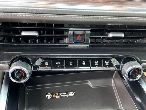 Certified 2025 Chevrolet Suburban LT image 33