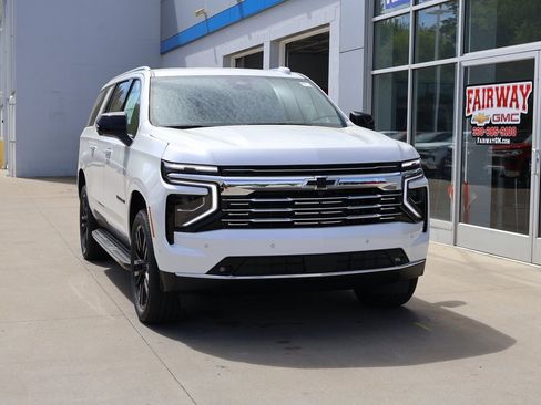 New 2025 Chevrolet Suburban Premier image 2