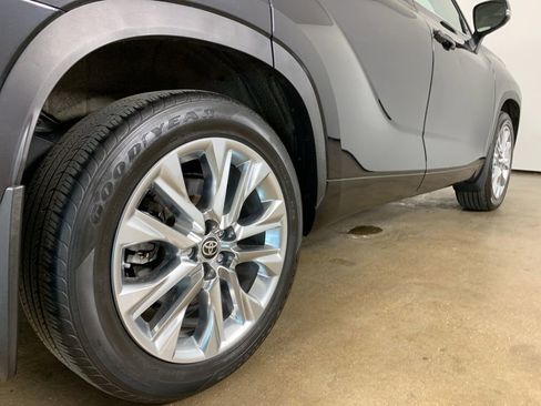 Used 2023 Toyota Highlander Limited AWD/4WD image 9