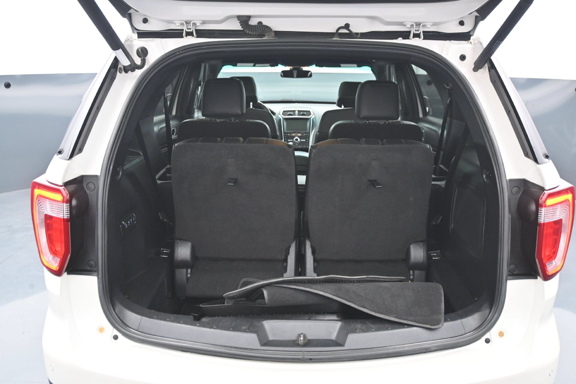 Used 2017 Ford Explorer Platinum AWD/4WD image 16