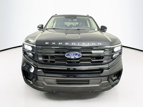 Used 2025 Ford Expedition Active AWD/4WD image 2
