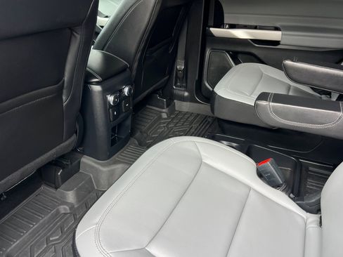 Used 2021 Ford Explorer XLT w/ Equipment Group 202A image 12