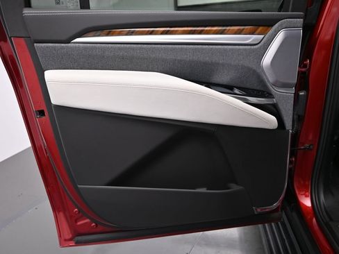 Used 2025 Cadillac Escalade ESV Sport Platinum w/ LPO, Floor Liner Package AWD/4WD image 29