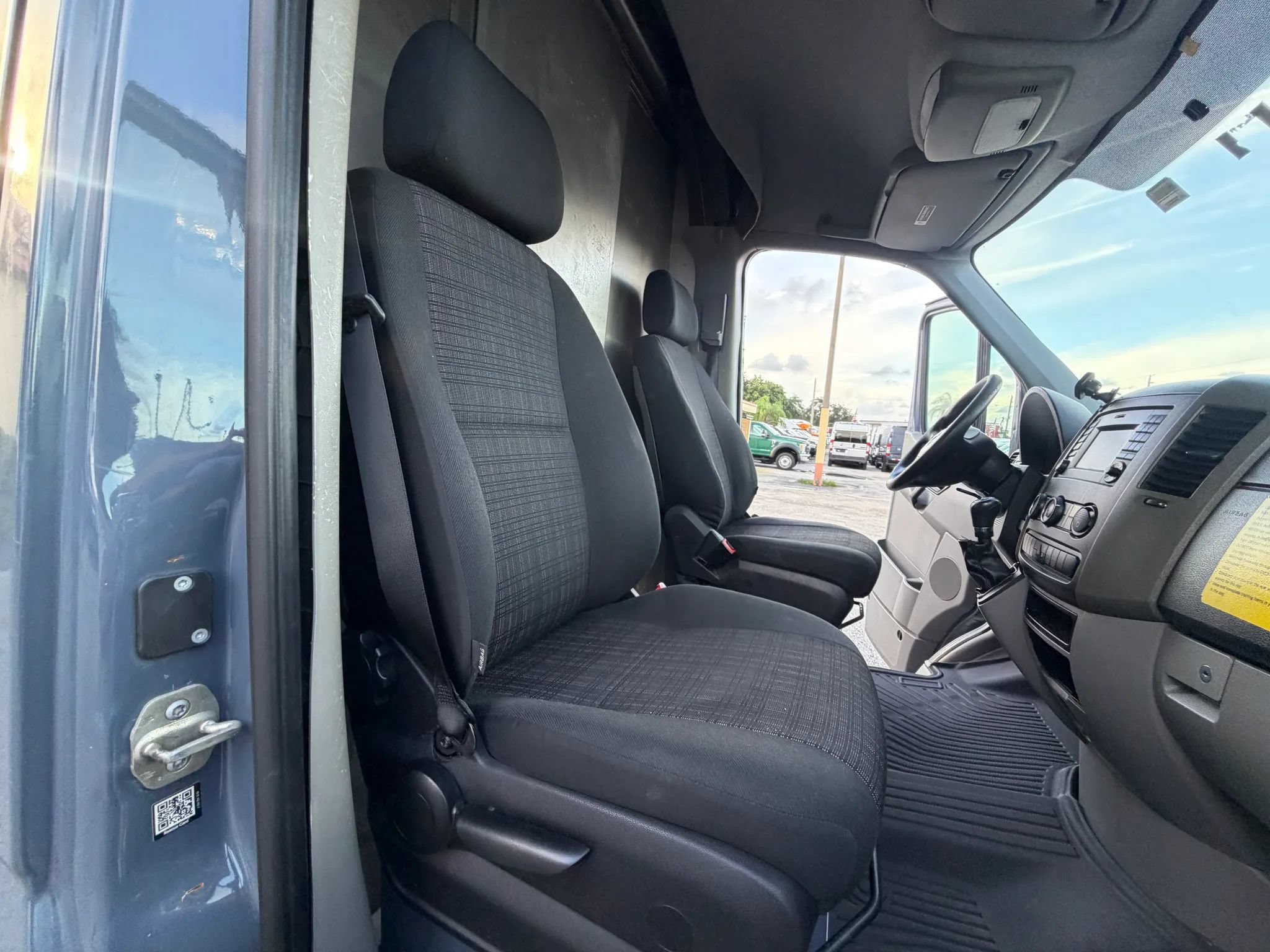 Used 2018 Mercedes-Benz Sprinter 2500 image 17