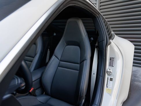 Certified 2025 Porsche 911 Carrera RWD image 5