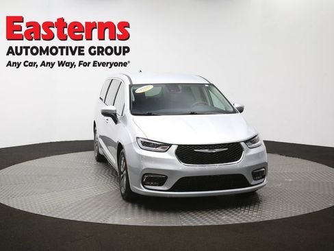 Used 2023 Chrysler Pacifica Touring-L FWD image 53
