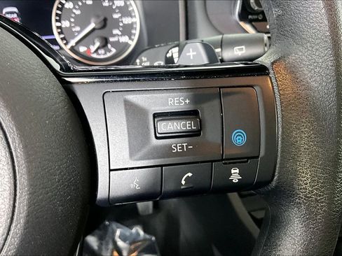 Used 2023 Nissan Rogue SV AWD/4WD image 18