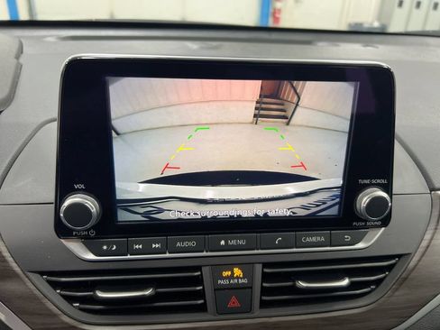 Used 2025 Nissan Altima 2.5 SV FWD image 15