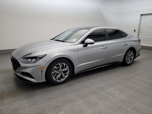 Used 2021 Hyundai Sonata SEL w/ Convenience Package FWD image 2
