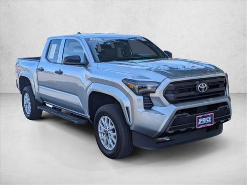 Used 2025 Toyota Tacoma SR image 3