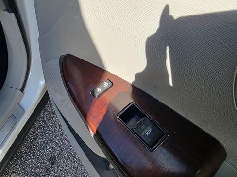 Used 2010 Toyota Venza image 29