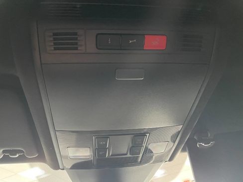 Used 2019 Volkswagen Golf R 4-Door image 40