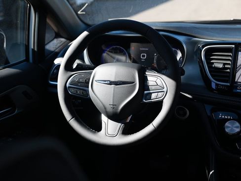 New 2026 Chrysler Pacifica Limited image 22