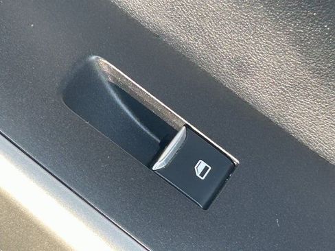 Used 2024 Ford Explorer XLT w/ Equipment Group 202A image 39