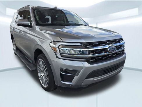 Used 2024 Ford Expedition Limited image 5