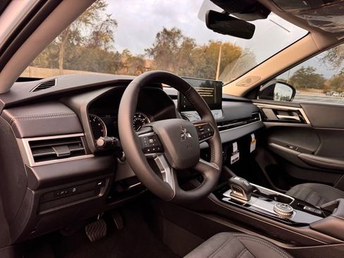 New 2026 Mitsubishi Outlander AWD image 30