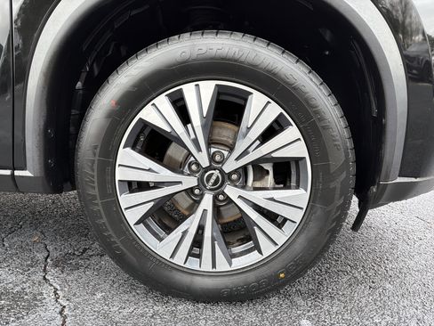 Used 2022 Nissan Rogue SV image 12