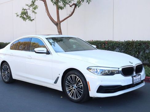 Used 2019 BMW 530e w/ Premium Package image 1