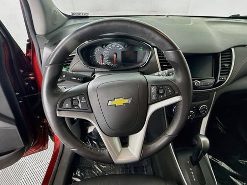 Used 2022 Chevrolet Trax LT w/ Driver Confidence Package AWD/4WD image 12