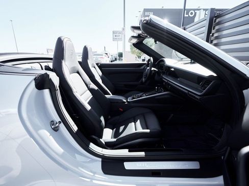 Used 2024 Porsche 911 Carrera 4S image 23