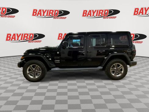 Used 2018 Jeep Wrangler Unlimited Sahara AWD/4WD image 5
