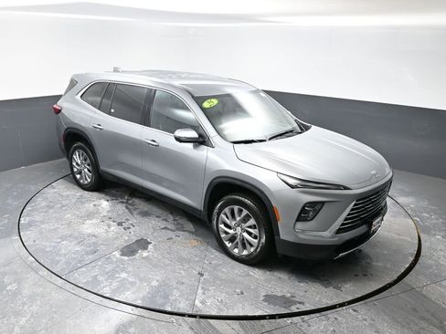 Used 2025 Buick Enclave Preferred w/ Power Package image 49