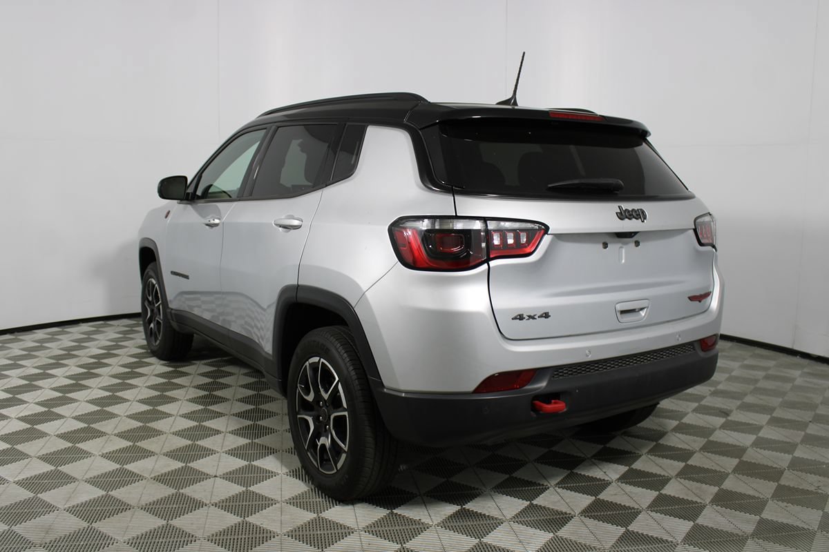Used 2025 Jeep Compass Trailhawk AWD/4WD image 33