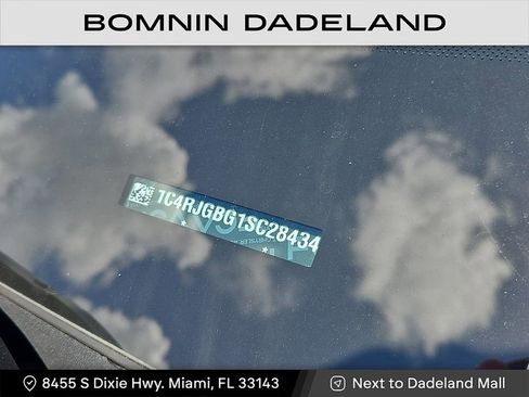 Used 2025 Jeep Grand Cherokee Limited w/ Black Appearance Package image 27