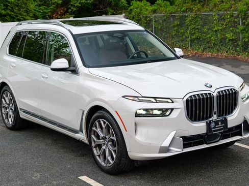 Used 2023 BMW X7 xDrive40i w/ Premium Package AWD/4WD image 9