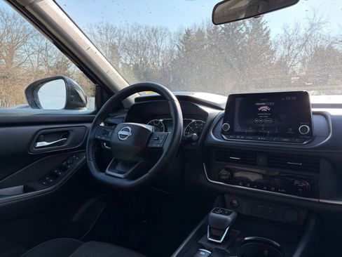 Used 2025 Nissan Rogue SV image 36