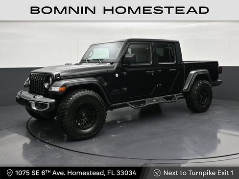 Used 2021 Jeep Gladiator Sport AWD/4WD image 1