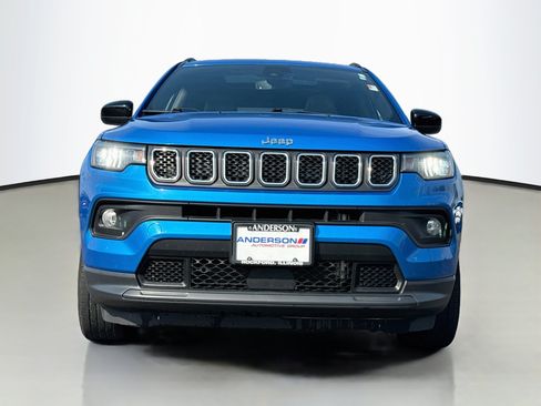 Used 2024 Jeep Compass Latitude w/ Sun and Sound Group AWD/4WD image 2