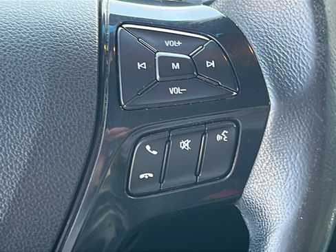 Used 2017 Ford Explorer XLT FWD image 18