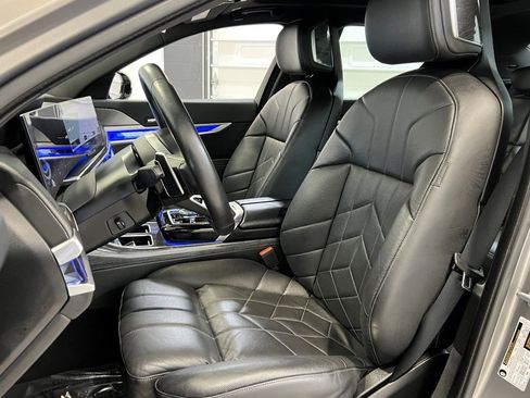 Used 2024 BMW 740i image 25