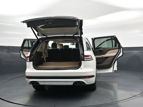 Used 2020 Lincoln Aviator Grand Touring w/ Elements Package Plus AWD/4WD image 32