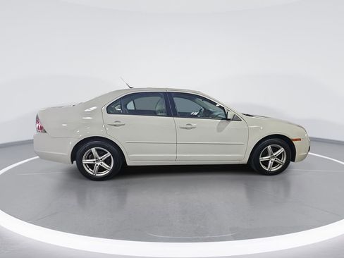Used 2009 Ford Fusion SE FWD image 2
