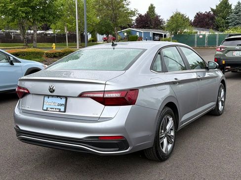 Used 2024 Volkswagen Jetta SE FWD image 8