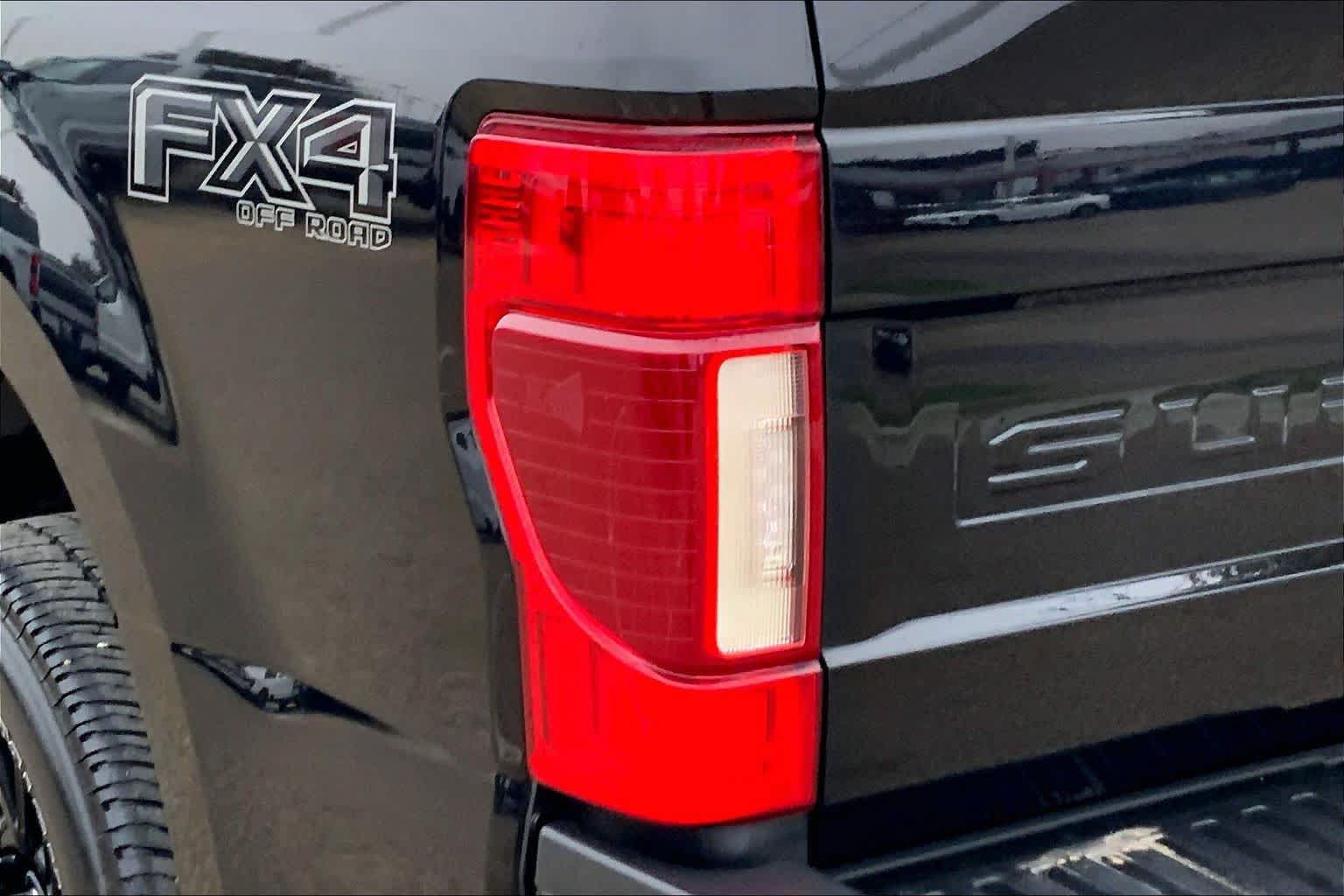 Used 2022 Ford F250 Lariat w/ Black Appearance Package AWD/4WD image 28