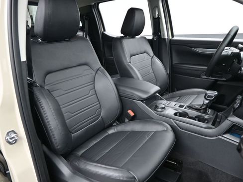 New 2025 Ford Ranger Lariat w/ FX4 Off-Road Package image 32