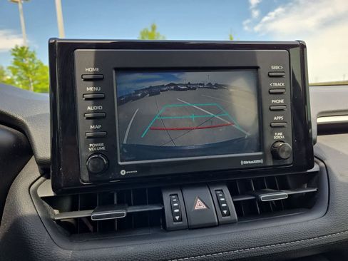 Used 2020 Toyota RAV4 XLE Premium FWD image 29