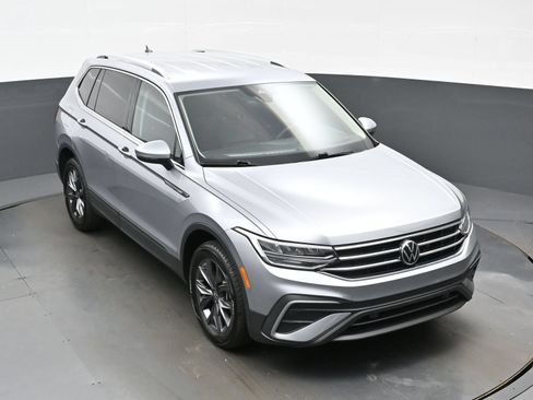 Used 2022 Volkswagen Tiguan SE AWD/4WD image 39