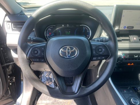 Used 2025 Toyota RAV4 XLE AWD/4WD image 12