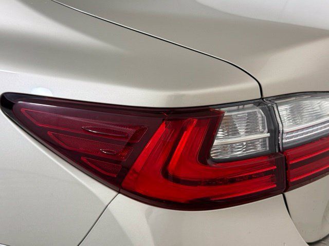 Used 2016 Lexus ES 350 w/ Luxury Package w/Wood Trim FWD image 12