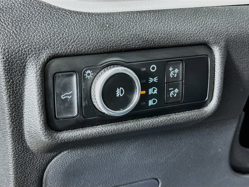 Used 2023 Ford Explorer XLT w/ Equipment Group 202A AWD/4WD image 18