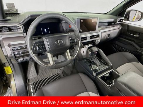 Certified 2025 Toyota Tacoma TRD Off-Road image 7