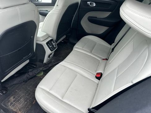 Used 2021 Volvo XC40 T5 Momentum w/ Protection Package Premier AWD/4WD image 19