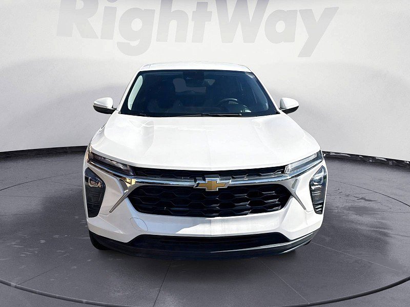 Used 2025 Chevrolet Trax LS w/ LS Convenience Package FWD image 8